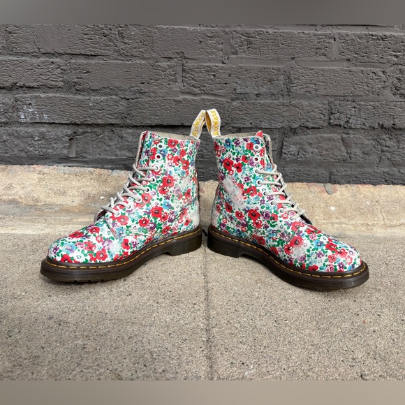 Dr. Martens Shoes - White Floral Dr. Martens
